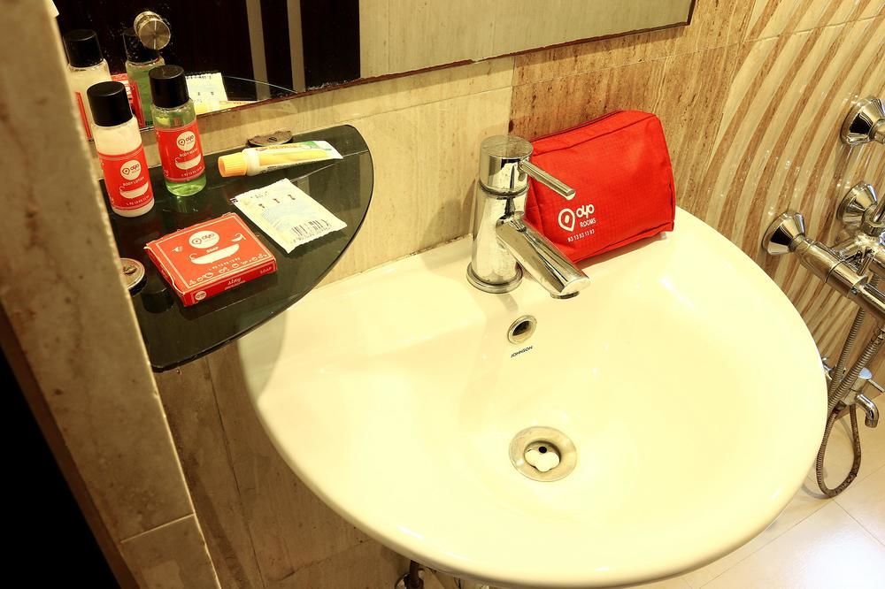 Oyo Tagore Park Em Bypass Hotel Kolkata